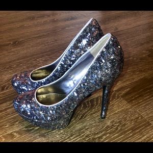 🔥SALE🔥GOTHIC GRAY GLITTER HEELS
